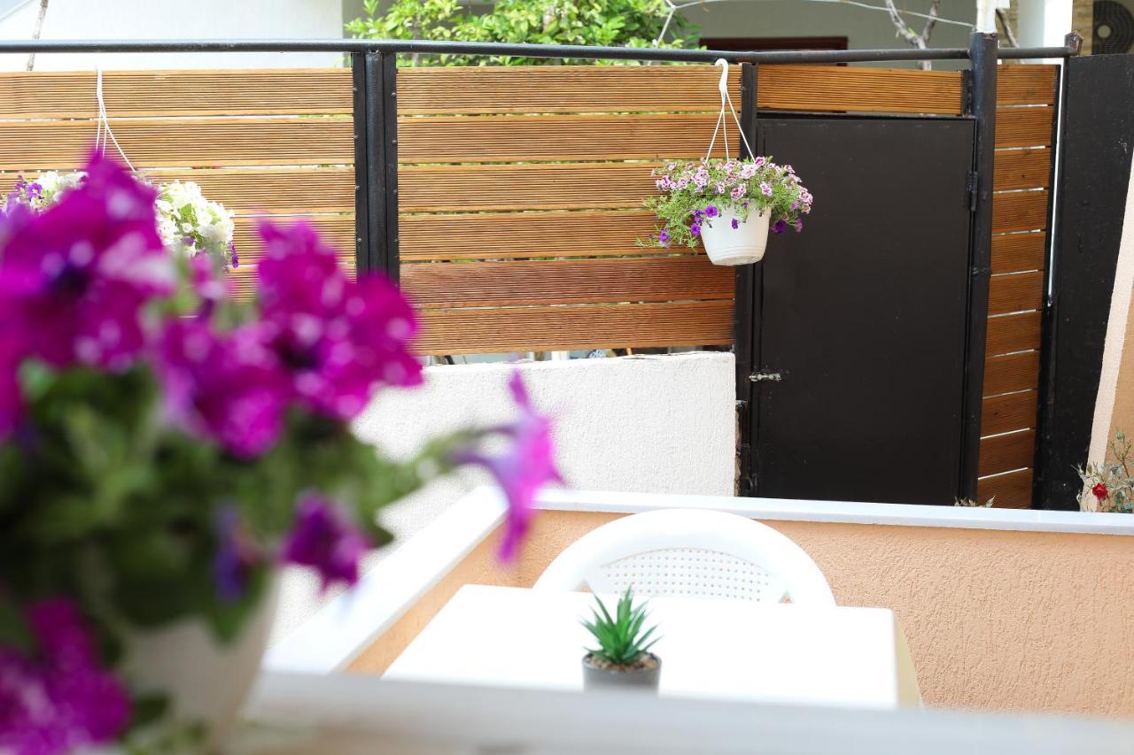 Vila Feliz - Premium Rooms With Free Private Parking Vlorë Екстериор снимка