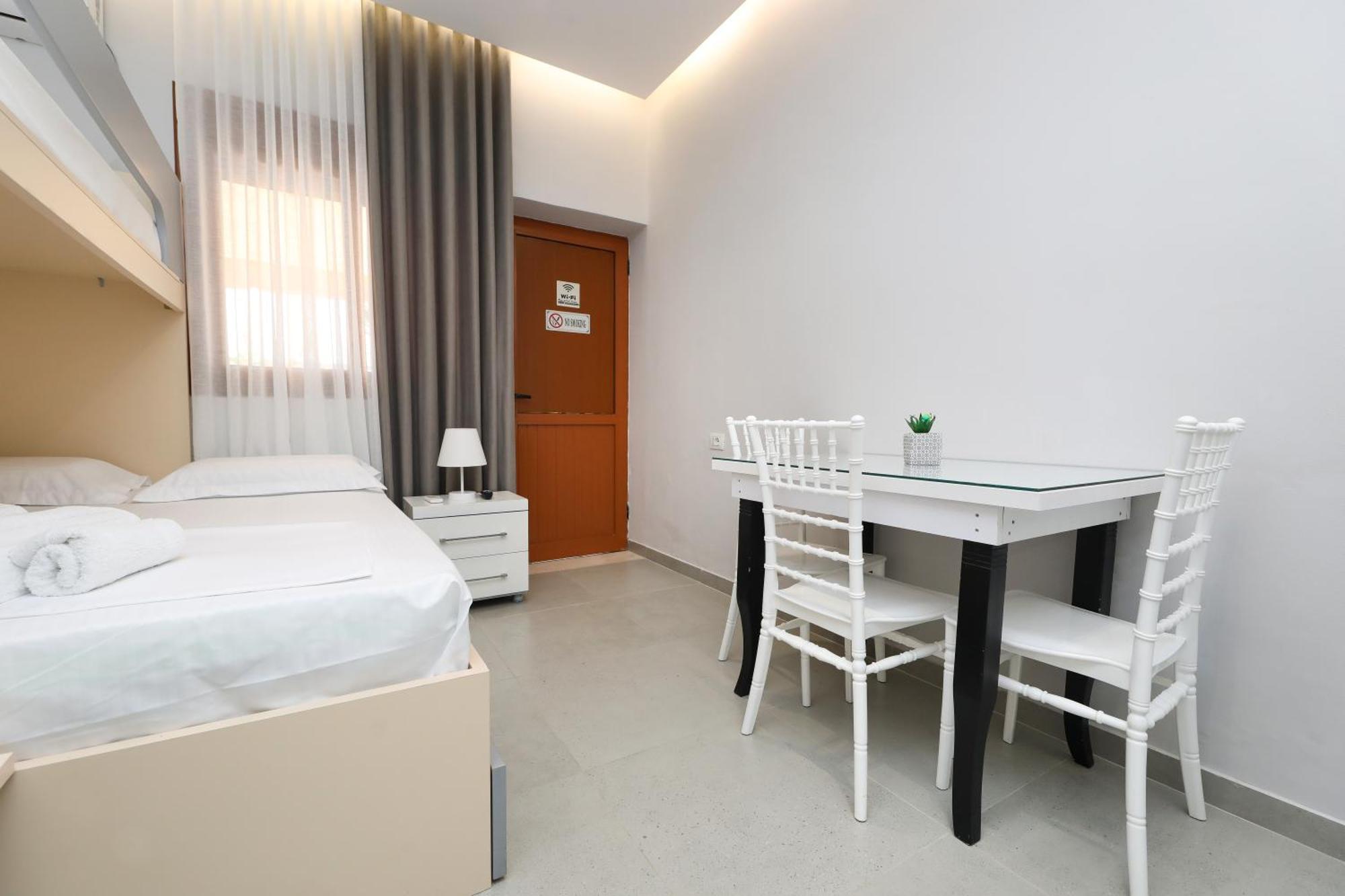 Vila Feliz - Premium Rooms With Free Private Parking Vlorë Екстериор снимка